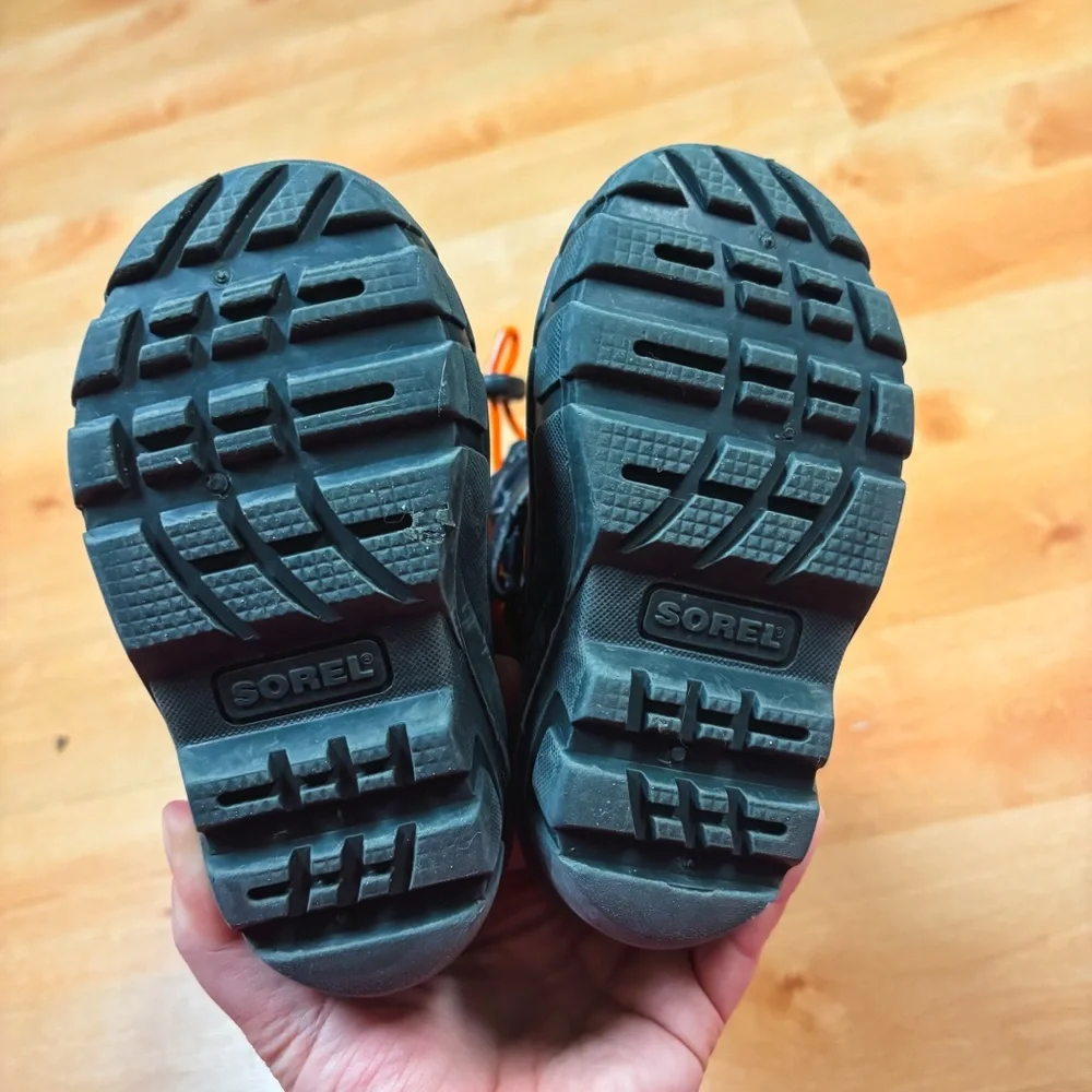 Sorel x Disney Black & Orange Olaf Frozen Insulated Winter Snow Boots Size 8